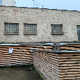 dvě budovy (řadový dům a samostatná přístavba) + dvorek - 9