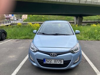 Hyundai i20 1.2 63 kw - vysoký nájezd - 9
