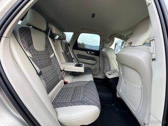 Volvo XC60 2.0 Momentum Pro B4 AWD MILD HYBRID - 9