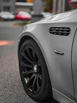 BMW E60 M5 V10 INDIVIDUAL - 9