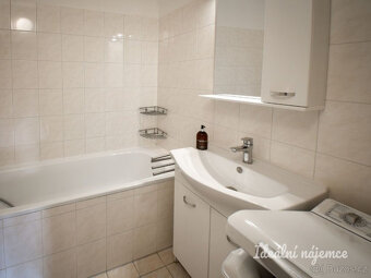 Pronájem bytu 2+kk, Výškovská, Slatina, 17000 Kč/měs, 53 m2 - 9
