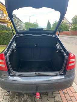 Škoda Octavia 1.6 FSI - 9