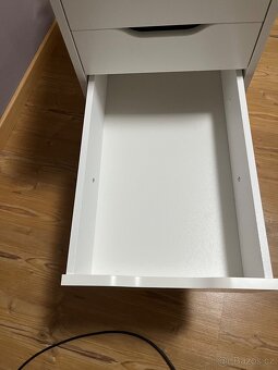 Kancelářský stůl - 9