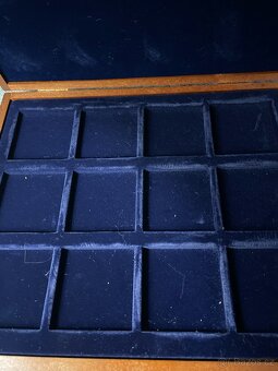 KRÁSNÁ ETUJE,dřevo a samet,NĚMECKO - 9