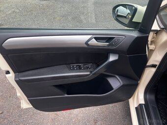 Volkswagen Touran, 2,0 Tdi, DSG, 7 míst Rok výroby: 5/2020 - 9