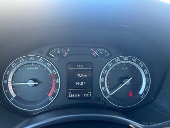 ŠKODA OCTAVIA 2,0 TDi RS - 9