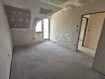 Velký Osek, prodej řadového rodinného domu 5+kk, 106 m2 na p - 9