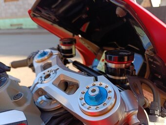 Ducati Panigale V4R SPECIALE n°3 - 9