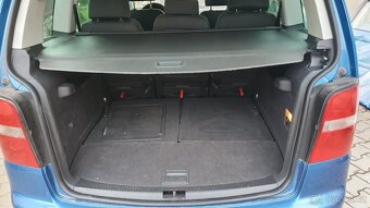 Touran 1.6 FSI 85 kw 7 místné Top stav - 9