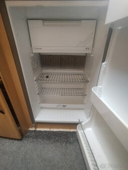 Prodám karavan Tec 450 – 4 osoby připravený na cestu - 9