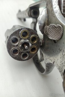 Smith & Wesson - 9