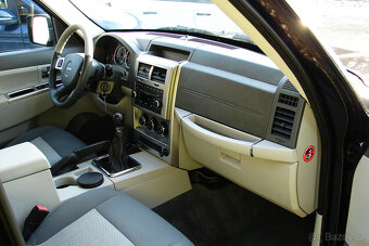Jeep Cherokee 2.8 CRD 177PS LIMITED KLIMA 6-rychl - 9