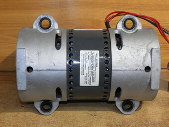 Bezolejová grafitová vývěva, vakuová pumpa THOMAS, 113 l/min - 9