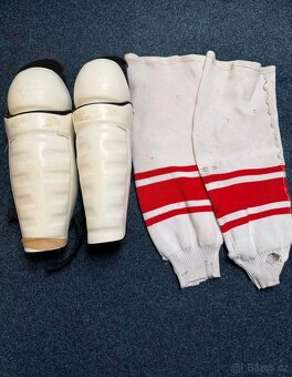 Retro hokejová výstroj - 9