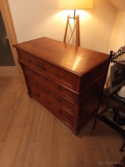 Starožitná komoda - 9