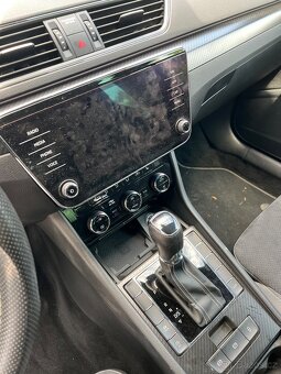 Škoda Superb III Face 2.0 TDI 110Kw SPORTLINE Vitrual Kamera - 9