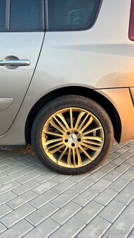 Renault Espace 7 míst 2011 - 9