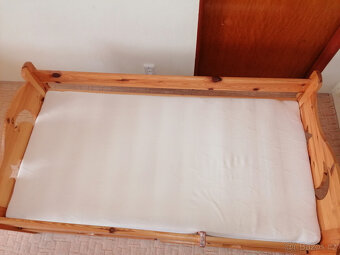 Dětská postel 164 x 90 cm se zábranou a s matrací - 9