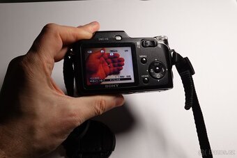 Sony Cyber-Shot DSC-H3 černý - 9