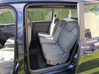 SEAT Alhambra 2.0 TDI, 6-st manuál, tažné, 2 sady kol - 9