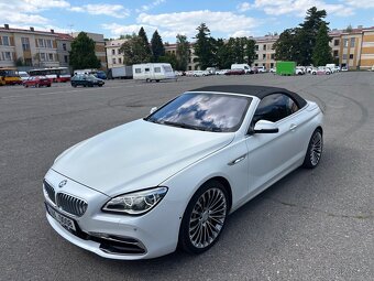 BMW 650i xDrive Cabrio – 330 kW V8, top výbava - 9