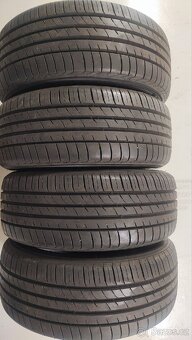 Jako nové 235/55/18 Kumho Crugen, DOT 1923. - 9