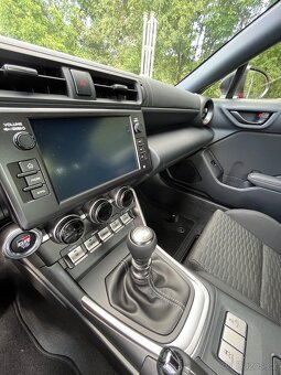 TOYOTA GR86 2.4 6MT - TOP - 9