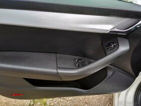 ŠKODA OCTAVIA COM 4x4 III 1,6 TDi,77 KW,NAVIG,ESP,KLIMA,ČR. - 9