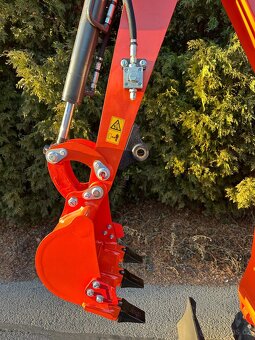 Minibagr CR13OH, 1300 kg, tříválcový motor YANMAR - 9