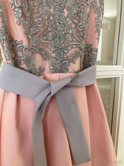 NOVÉ Světle růžové šaty s šedou krajkou vel.34-36 - 9