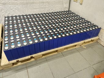 Baterie pro fotovoltaiku LiFePo4 51,2V 280Ah 14,5kWh Basic - 9