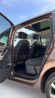 VW Touran 2.0tdi 7mist Full výbava Top stav Matrix - 9