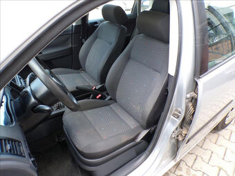 Volkswagen Polo 1,2 i BASIS-Hned odjíždíte - 9