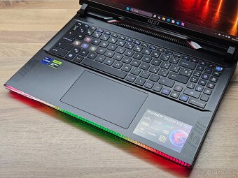 RTX 4070 8GB_MSI RAIDER GE68HX_i9-13950HX_32GB_4K UHD 16" - 9