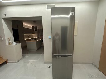 Lednice s mrazákem LG - 9
