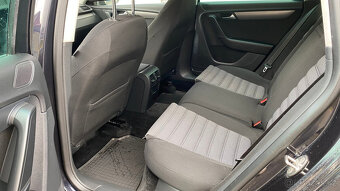 VW Passat B7 variant 2.0 TDI automat - 9
