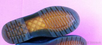 VYŠŠÍ KOTNÍKOVÉ BOTY - dr. MARTENS - vel. 32 - 9
