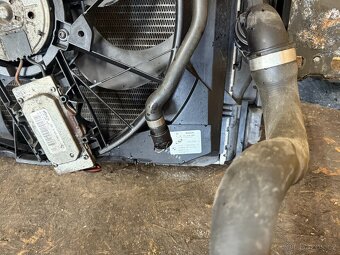 CHLADIČOVÁ STĚNA BMW E90 / 91 318i - 9