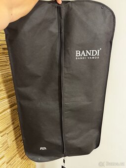 Pánský oblek BANDI + košile + motýlek – TOP stav - 9