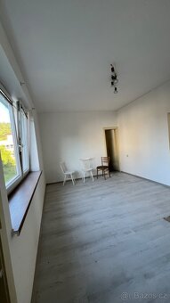 Prodej prostorného bytu 5+1 včetně zahrádky - 9