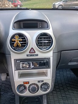 Opel Corsa 1,2 benzín - 9