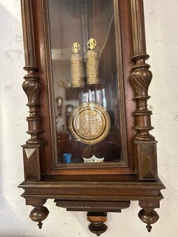 Velké závažové hodiny sig. Gustav Becker. - 9
