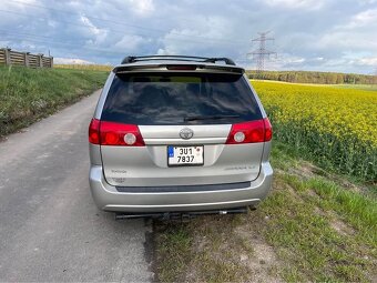 Toyota Sienna - 9