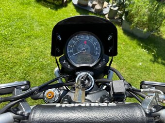 Triumph Street Scrambler 900 - 9