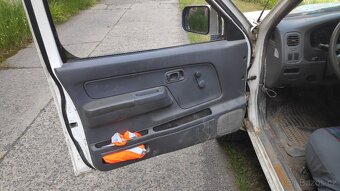 Nissan Navara pickup D22 4x4 - 9