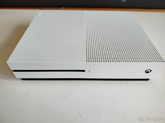 Xbox One S 1TB, Kinect, 30 her pro děti + krabice - 9