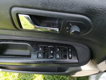VOLKSWAGEN GOLF IV COMBI 1.9TDi - 9