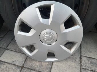 Prodám plechové kola rozteč 5x112 s letními pneu. - 9