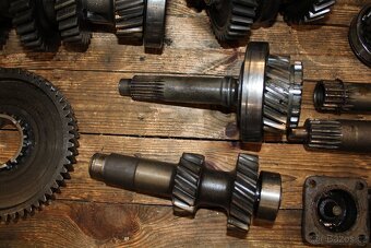 Zetor crystal převodovka obal meziskříň soukolí - 9