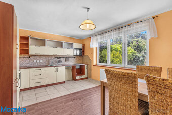 Rodinný dům s garáží a nádhernou zahradou Křepice u Hustopeč - 9